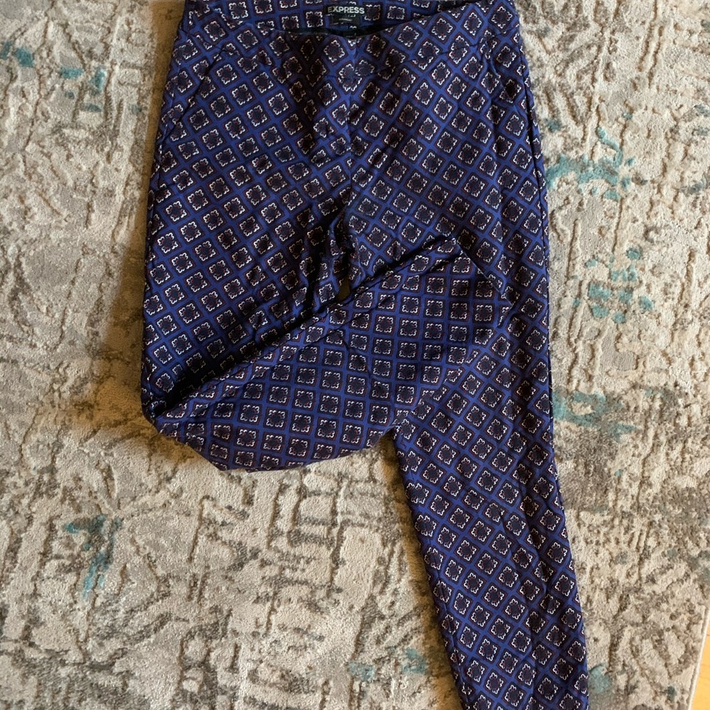 Express navy cropped pants